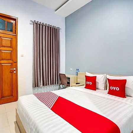 Oyo 90891 Parang Kusumo Residence Krembangan Dış mekan fotoğraf