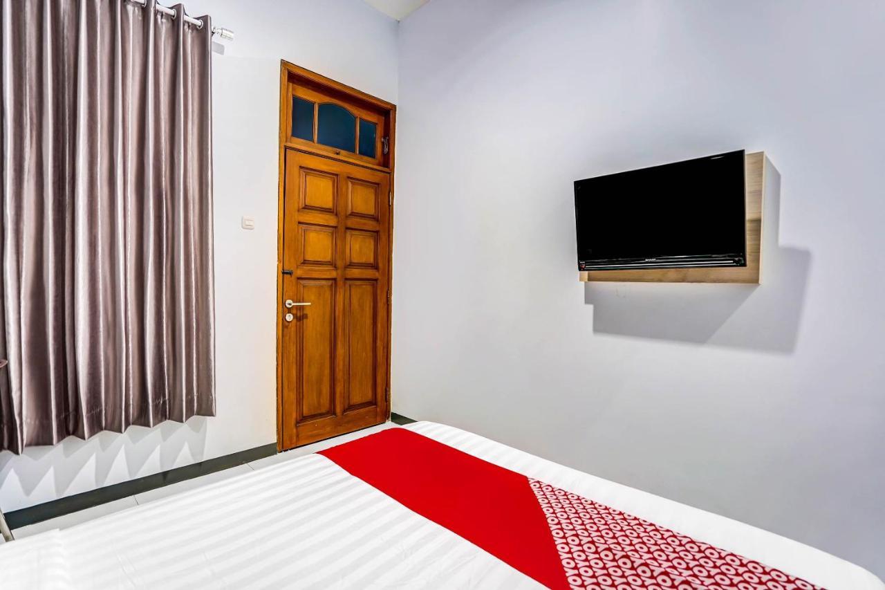 Oyo 90891 Parang Kusumo Residence Krembangan Dış mekan fotoğraf