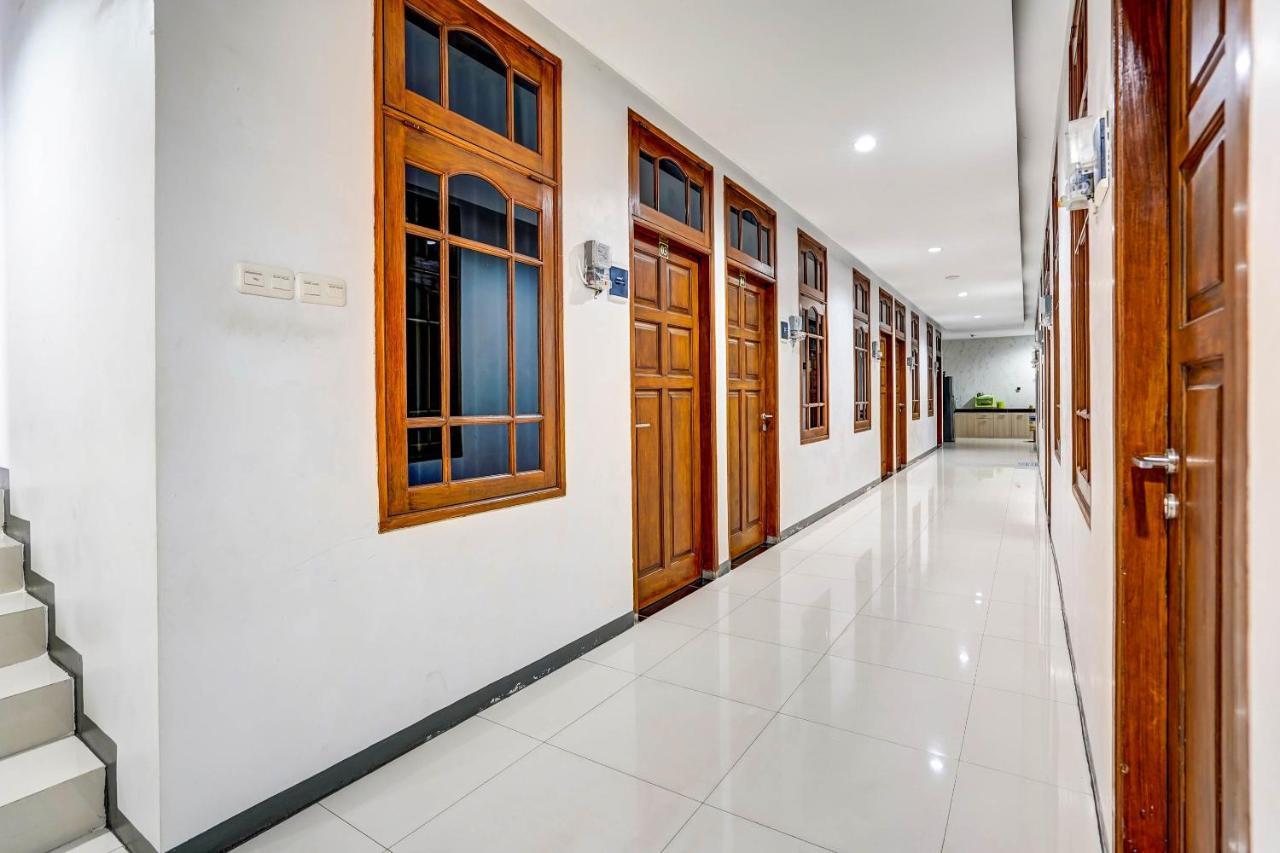 Oyo 90891 Parang Kusumo Residence Krembangan Dış mekan fotoğraf