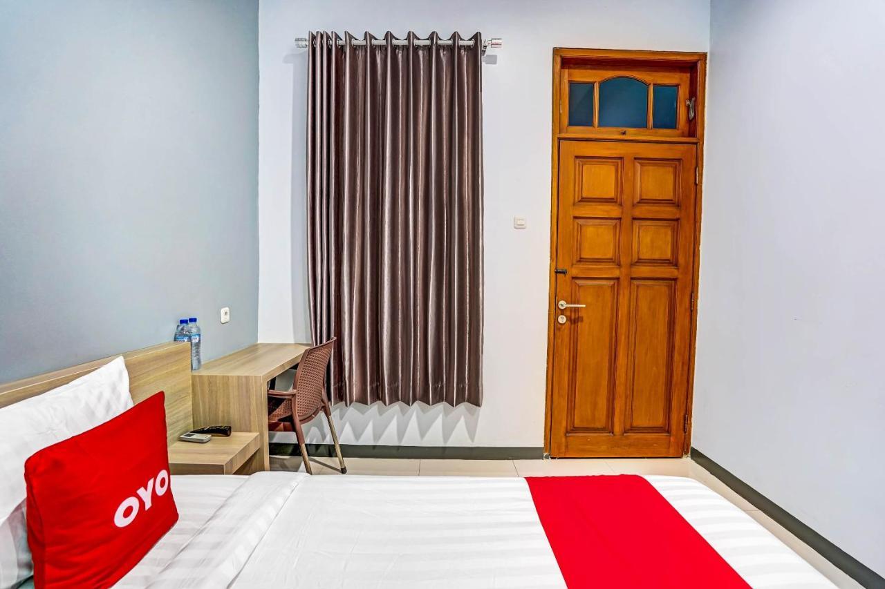 Oyo 90891 Parang Kusumo Residence Krembangan Dış mekan fotoğraf