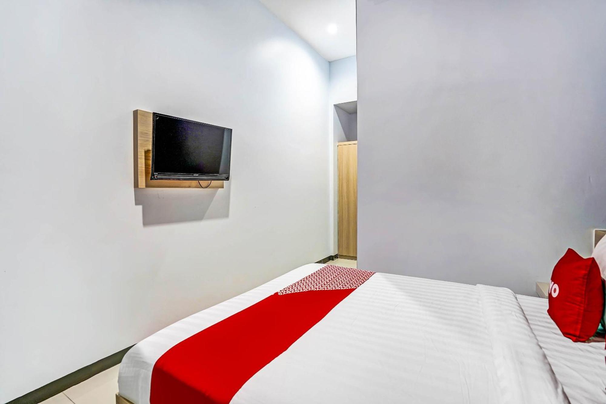 Oyo 90891 Parang Kusumo Residence Krembangan Dış mekan fotoğraf