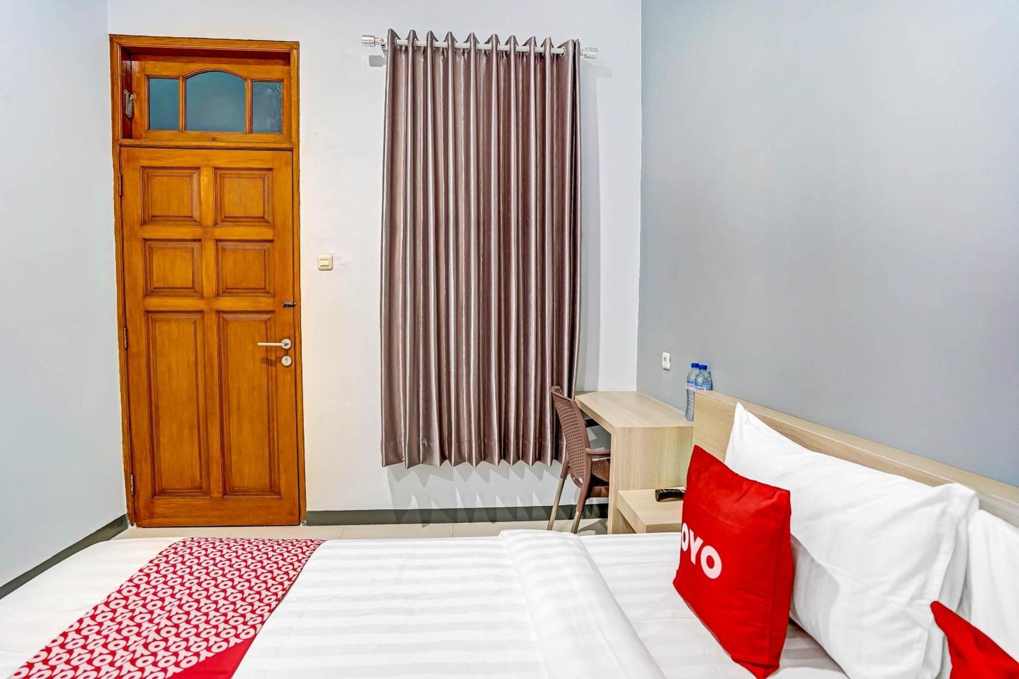 Oyo 90891 Parang Kusumo Residence Krembangan Dış mekan fotoğraf