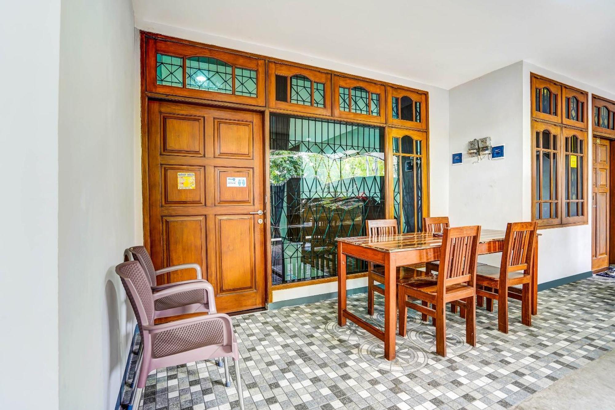 Oyo 90891 Parang Kusumo Residence Krembangan Dış mekan fotoğraf