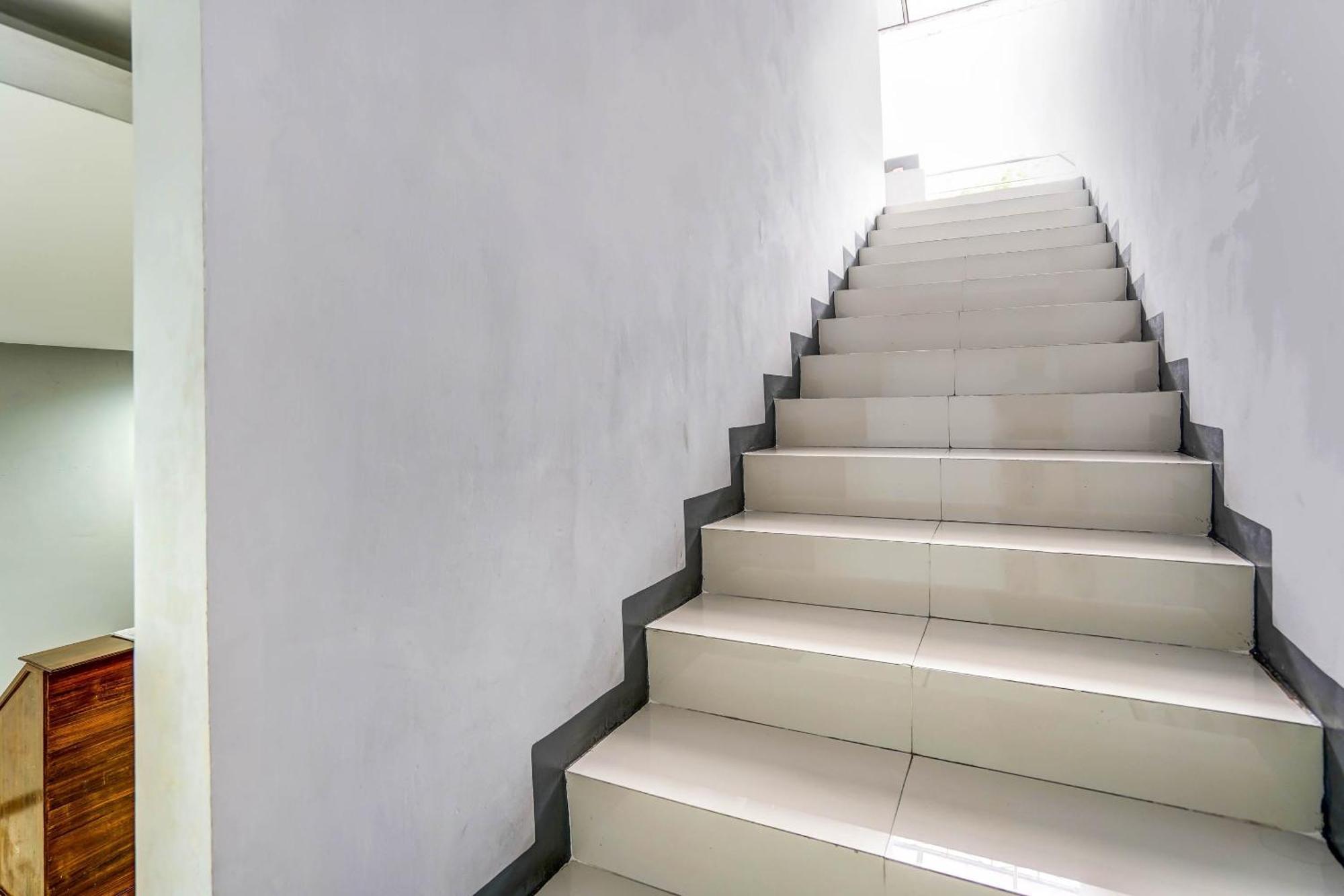 Oyo 90891 Parang Kusumo Residence Krembangan Dış mekan fotoğraf